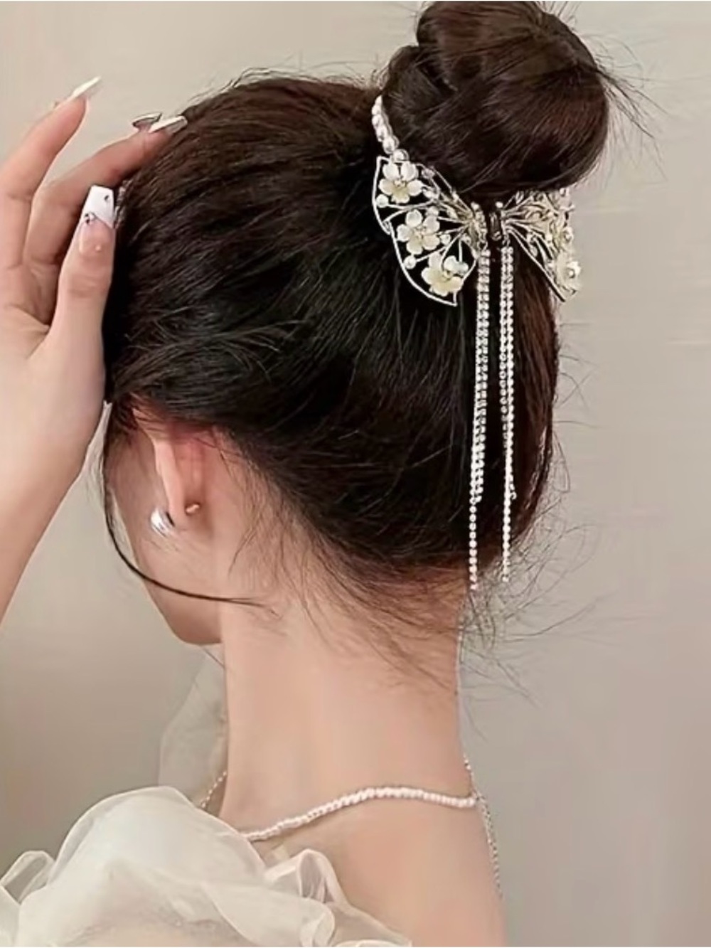Elegant Silver Floral Pearl Hair Clip with Dangle Chains